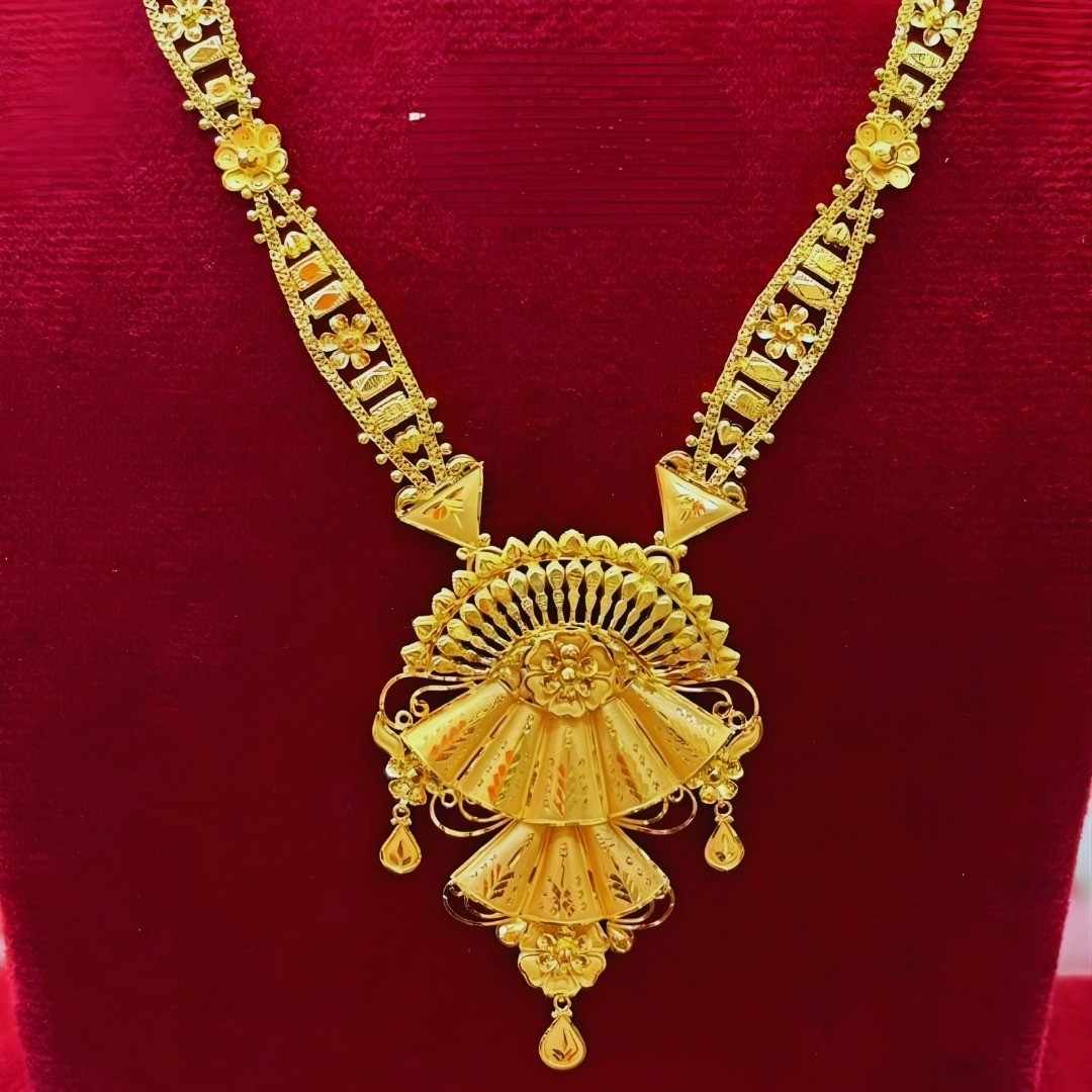 Elegant Butterfly Motif Gold Necklace